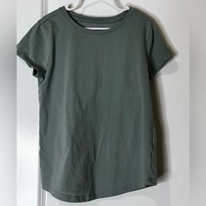 🩷 2 for $10 🩷Girls 7-8 medium shirt